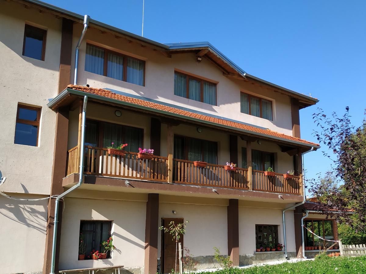 Family Hotel Panorama Chiflik Exterior foto